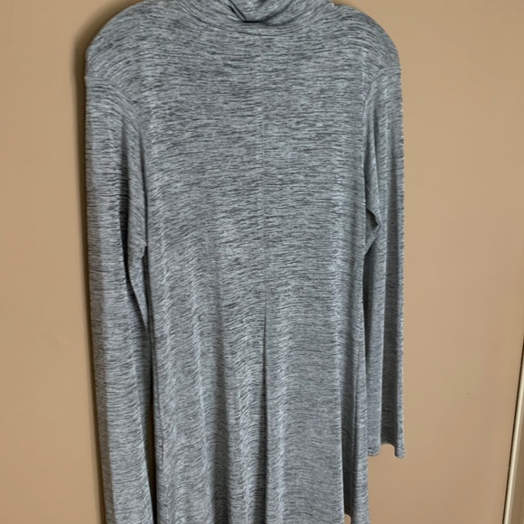 NWT Joseph Ribkoff silver gray long top in a flowing fabric Sz 8 - Picture 6 of 9